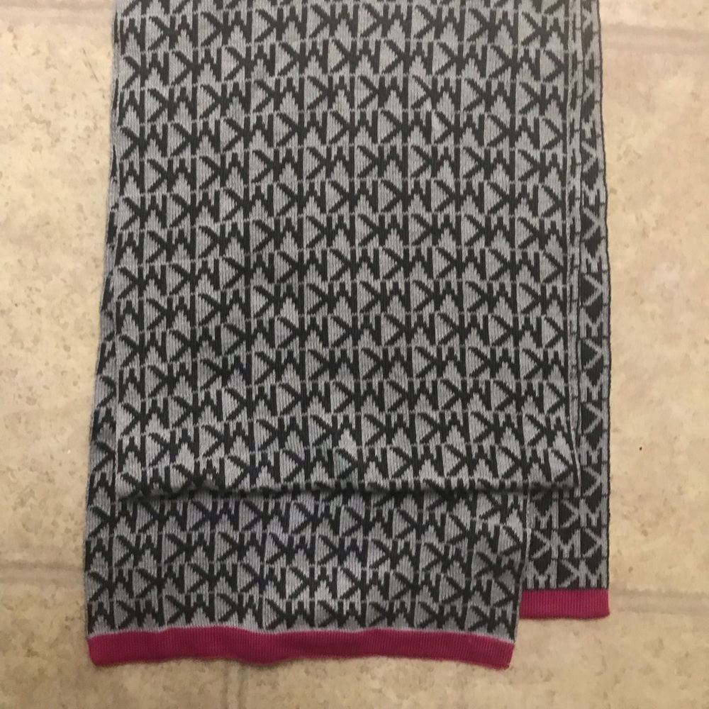 Mk scarf